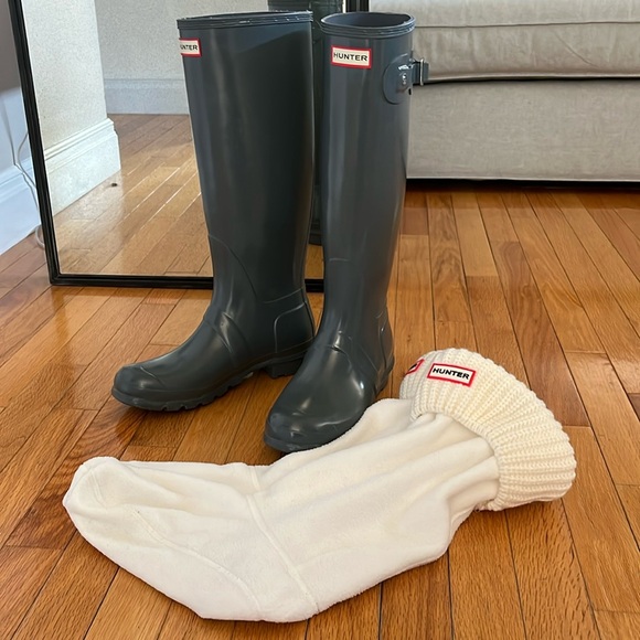 Hunter Shoes - HUNTER rain boots and socks. Gloss finish, gray boot, cream sock. 8M